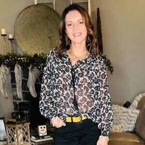 Cabi 8048 Island Blouse Fall 2023 Medium EUC